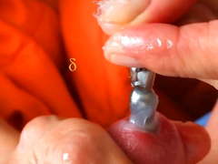 Pia inserts a urethra plug and gave a great HJ